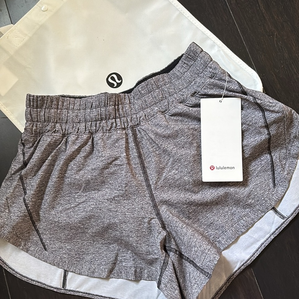 LULULEMON TRACK THAT HR SHORTS 3” in HEATHER LUX MULTI BLACK SZ 8 NWT - Picture 2 of 7